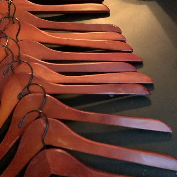 Set of 16 wooden hangers - Picture 2 of 4